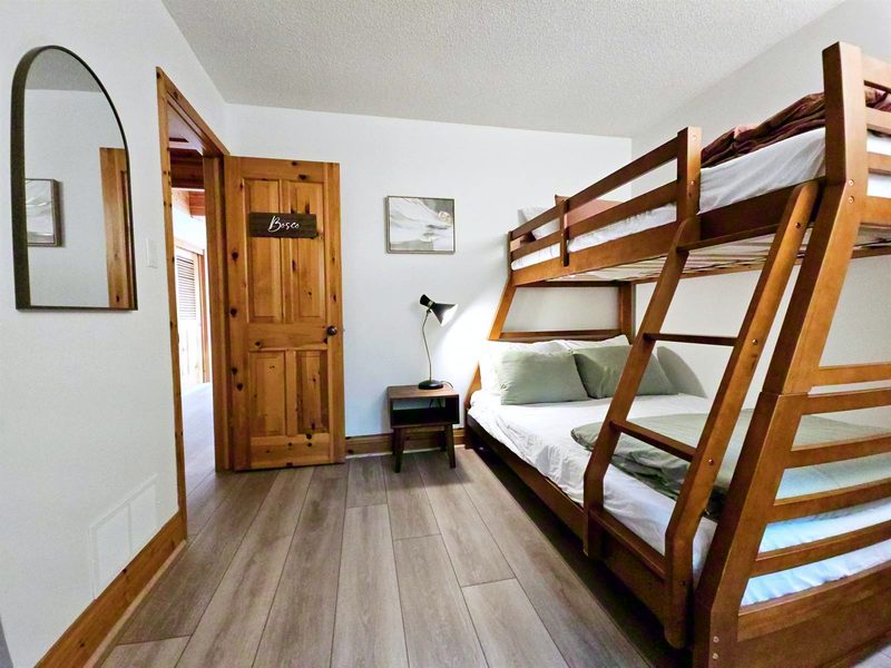 Bosco, the forest bunk room, with a twin over a double bunk
